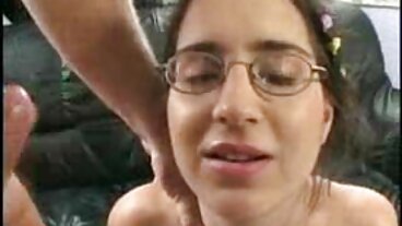 Action d'arrachement des cheveux avec la films porno français complet séduisante Jessae Rosae de Tiny4K